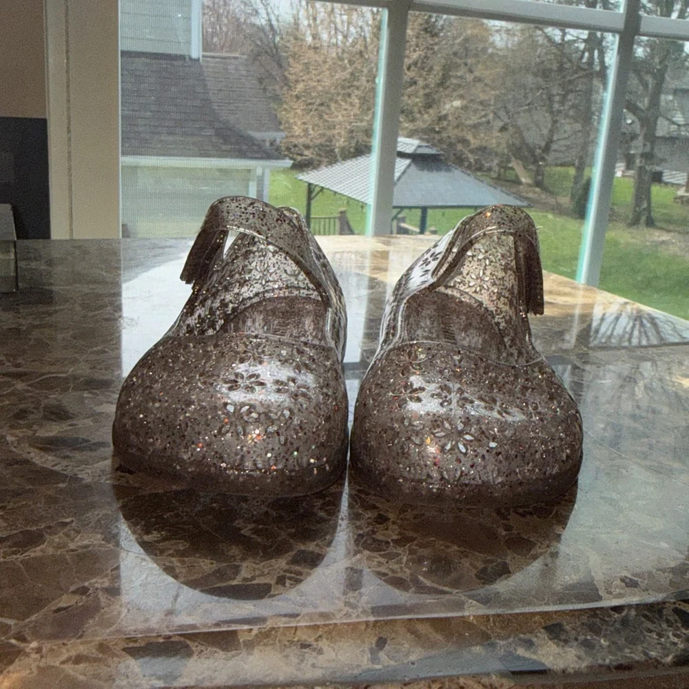Size 7 baby girls sparkly jelly shoes. Velcro strap at ankles. - Picture 4 of 10